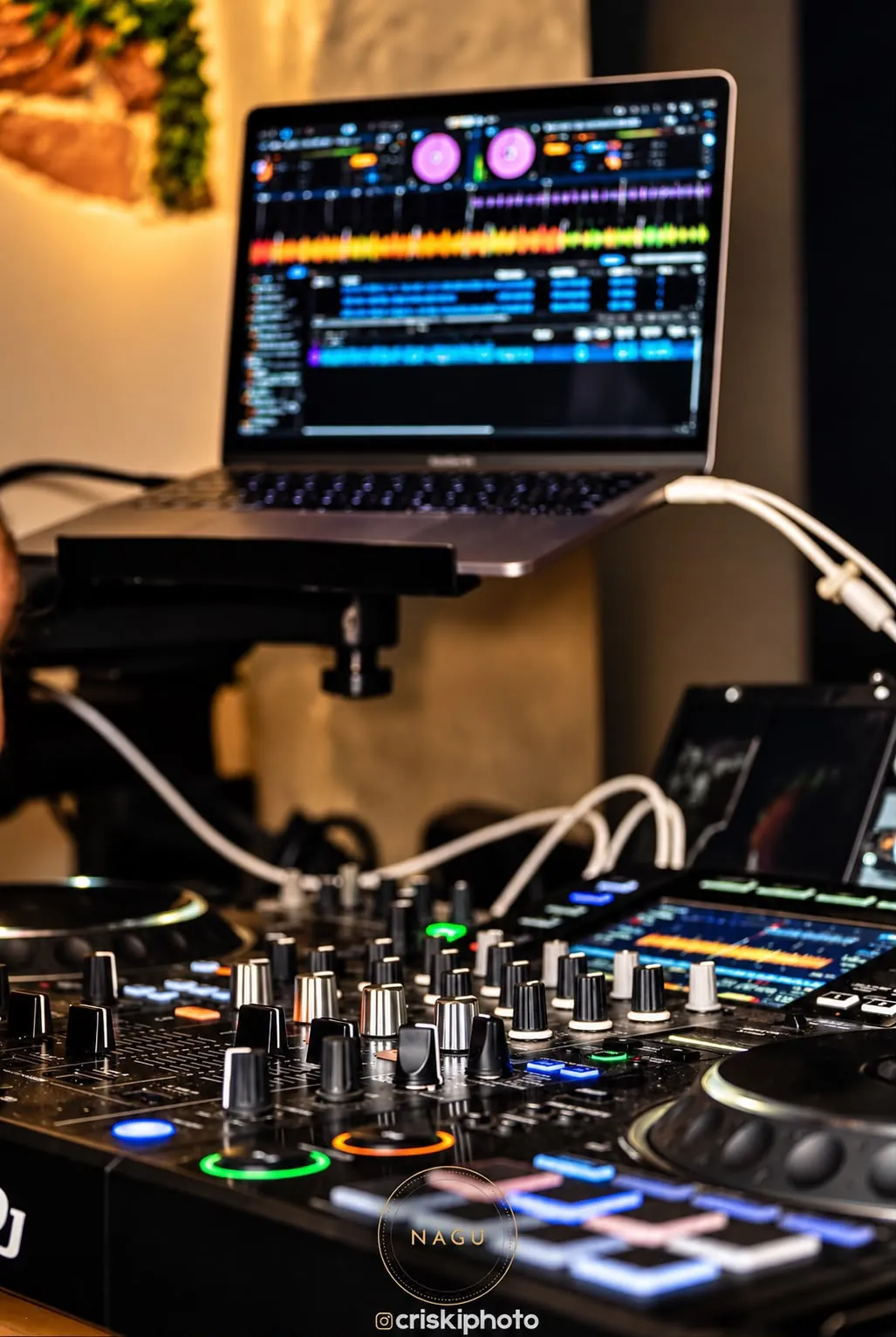 Controlerul DJ, de aproape